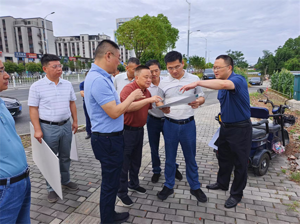 6月17日，集團領導陪同王奇勇縣長一行調研富豐新城項目.jpg