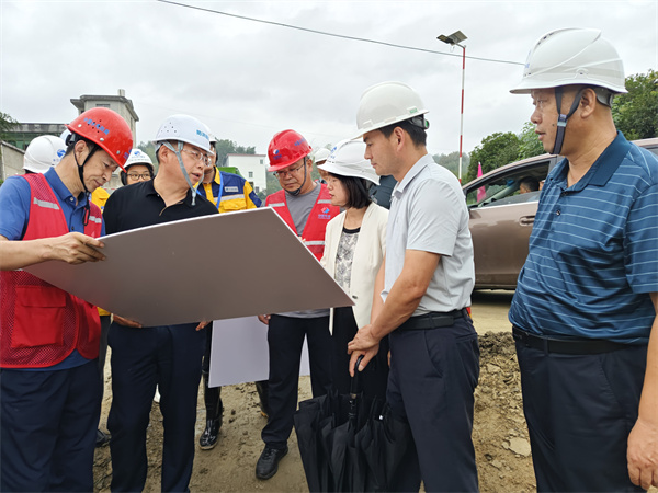 9月19日，江市長調(diào)研歙縣段防洪治理項(xiàng)目。.jpg