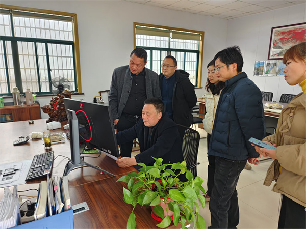 1月21日，洪董率隊(duì)赴浙江諸暨市共創(chuàng)游樂沒施工程有限公司考察調(diào)研。.jpg