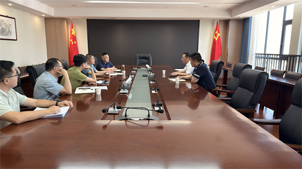 6月17日，中石化黃山公司總經(jīng)理王程海一行就能源站合作事宜開展座談交流，洪董、吳書記，資規(guī)局張局長參加座談。.jpg