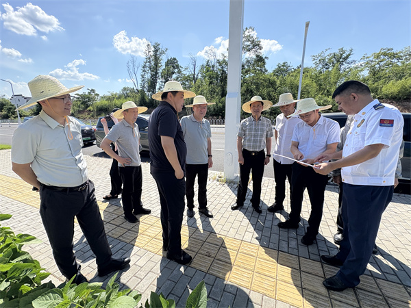 7月2日，戴維常務(wù)副縣長帶隊消防站現(xiàn)場調(diào)研.jpg
