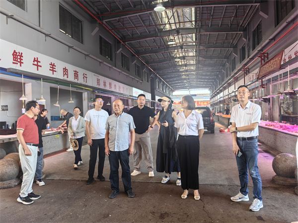 8月28日，高主任帶隊，文明辦、市監(jiān)局、徽投集團到浙江衢州農(nóng)商城、新農(nóng)都批發(fā)市場和明輝蔬果配送公司調(diào)研學習食材供應鏈配送項目.jpg