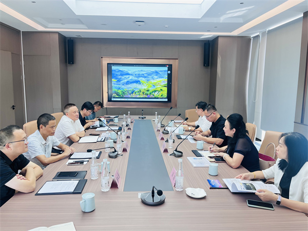 9月28日，深圳福美投資、深圳互聯(lián)網(wǎng)文化促進會、安徽瀚之源碳桐環(huán)?？萍加邢薰镜瓤蜕谈凹瘓F洽談項目合作事項，洪董、潘總、吳書記、余總及石潭公司參加座談。.jpg