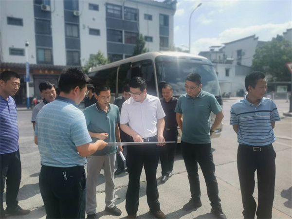 9月2日，王縣長，吳書記查看新安路跨鐵路，富豐新城商務中心及大數(shù)據(jù)中心項目進展情況1.jpg