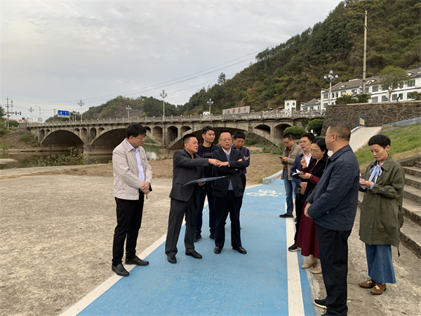 10月25日，縣委書記汪凱調(diào)研豐樂河濱江公園項目.jpg