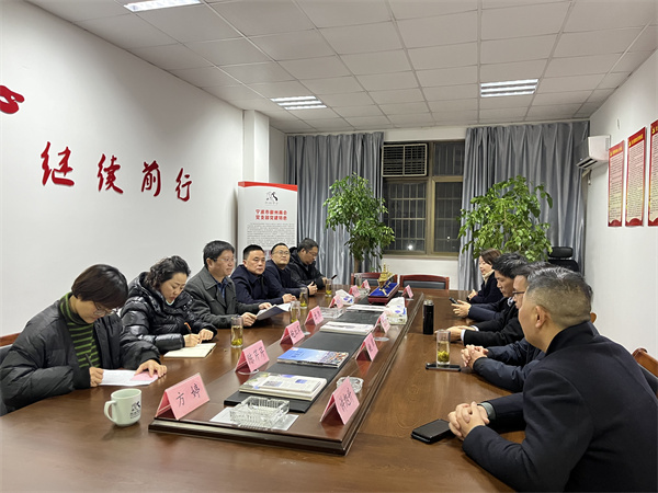 12月29日，詹縣長(zhǎng)帶隊(duì)走訪寧波市徽州商會(huì)，洪董，余總陪同走訪.jpg