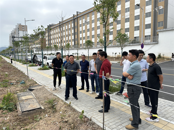 6月1日，詹縣帶隊調(diào)研揚之學(xué)校事宜，洪董，張總陪同。.jpg