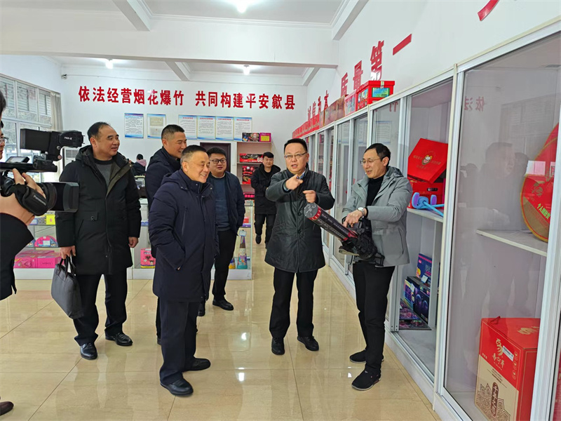 2月7日，洪董陪同汪凱書(shū)記一行到煙花爆竹公司調(diào)研.jpg
